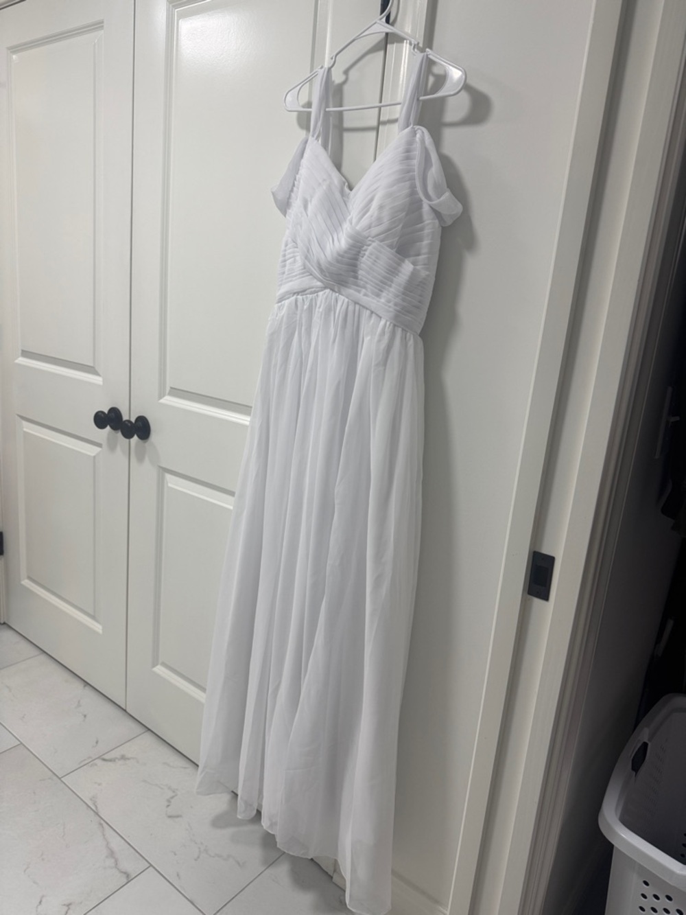 Elegant White Chiffon Maxi Dress